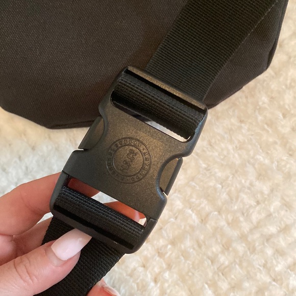 Herschel ajustable belt bag - Picture 3 of 6